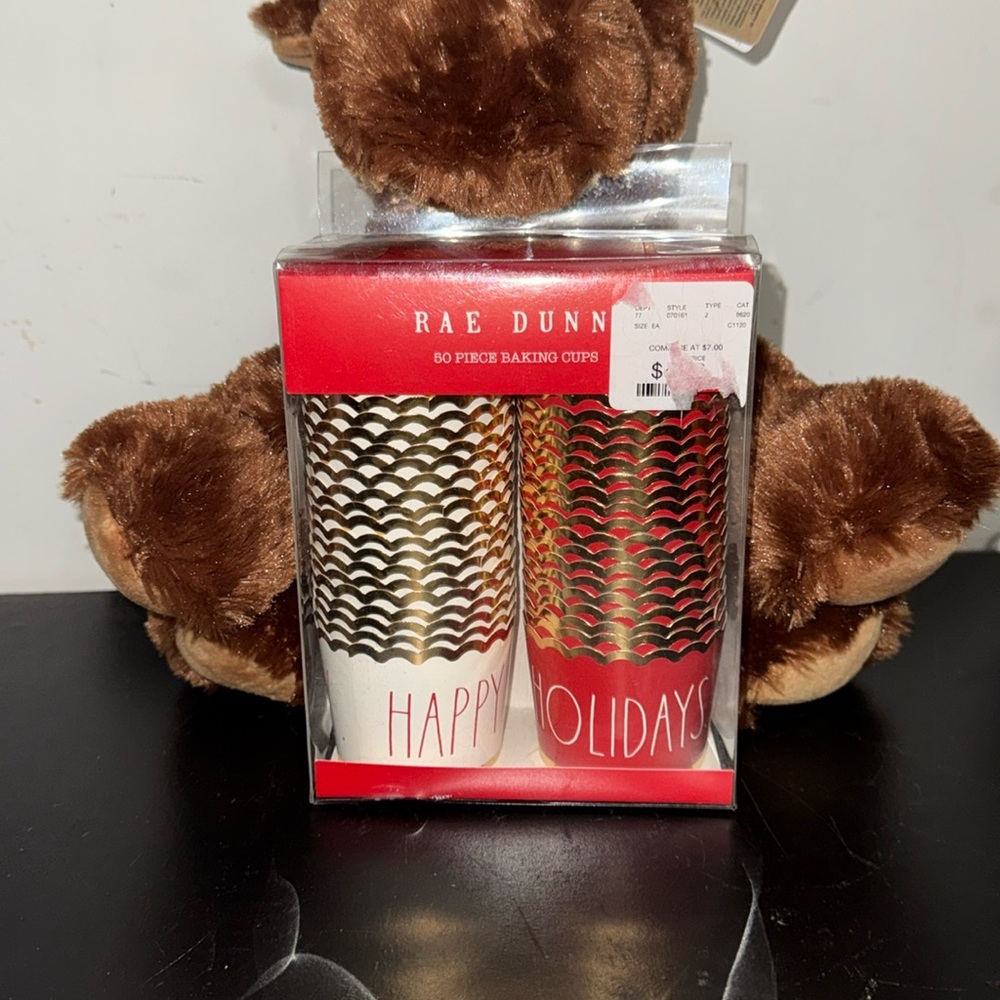 RAE DUNN 50 PIECE BAKING CUPS